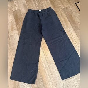 Aritzia Linen Lodge Pant in Navy.